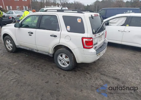 2009 Ford Escape Xlt z USA, uszkodzony, nr VIN 1FMCU93GX9KB03860
